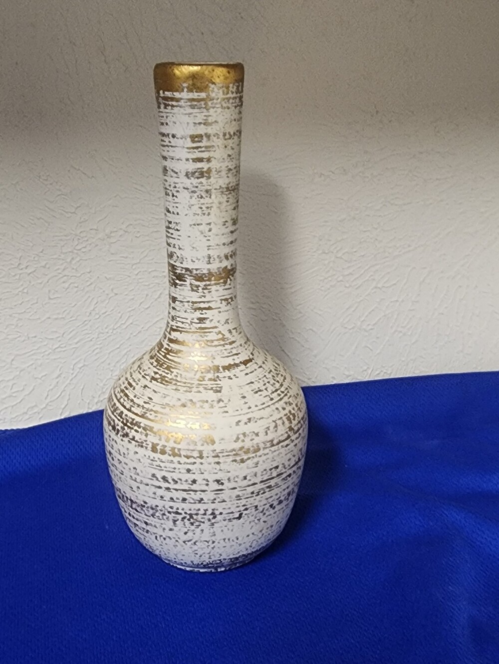 Haeger Pottery - GOLD TWEED 22K GOLD - 7 1/4" VASE